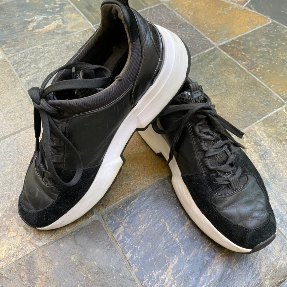 Micheal Kors Sneaker black and white